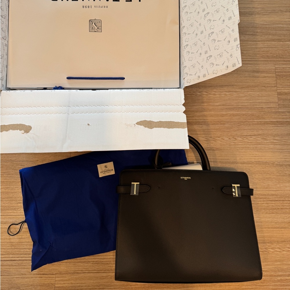 LE TANNEUR “EMILIE LARGE HANDBAG IN GRAINED LEATHER”